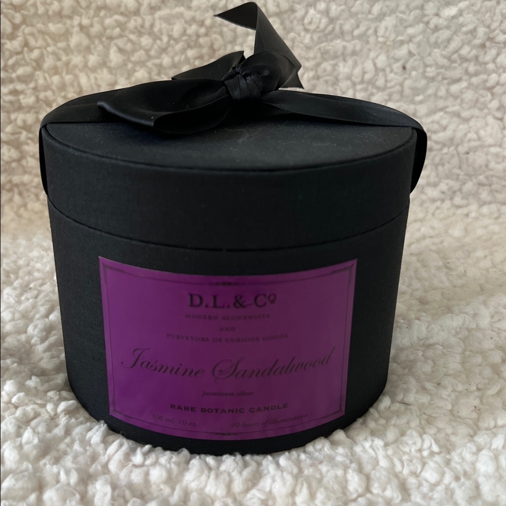 D. L. & Co. Jasmine Sandalwood Rare Botanical Candle.  10oz; 40 hrs